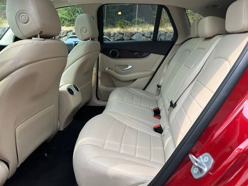 Used 2020 Mercedes-Benz GLC 300 4MATIC image 10