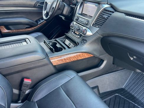 Used 2018 Chevrolet Suburban Premier AWD/4WD image 23