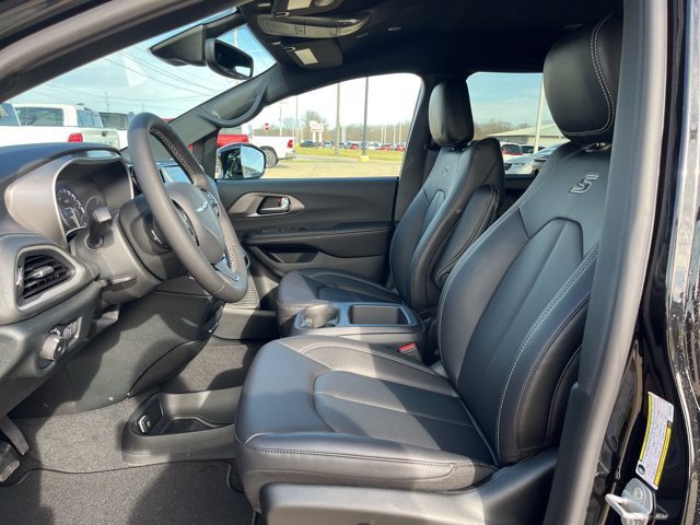 New 2026 Chrysler Pacifica Select w/ S Appearance Package FWD image 11