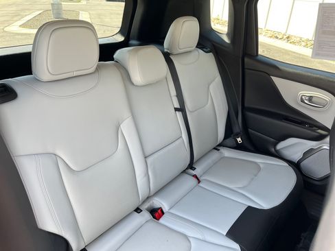 Used 2018 Jeep Renegade Limited AWD/4WD image 18