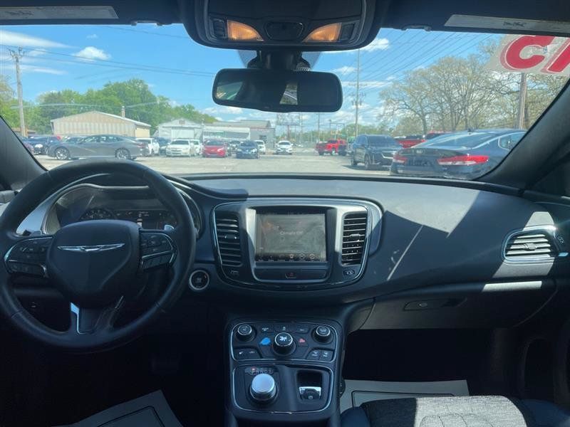 Used 2015 Chrysler 200 S FWD image 9