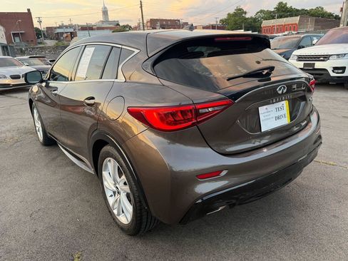 Used 2017 INFINITI QX30 FWD image 8