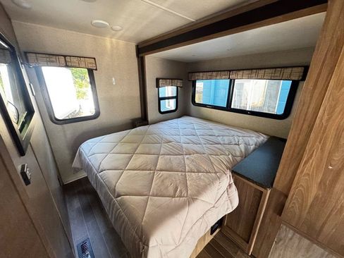 Used 2017 Ford E-450 and Econoline 450 Super Duty w/ Motorhome Prep Package RWD image 29