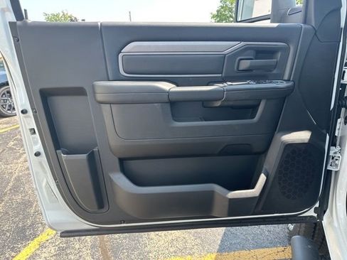 New 2024 RAM 2500 Tradesman w/ Chrome Appearance Group image 18