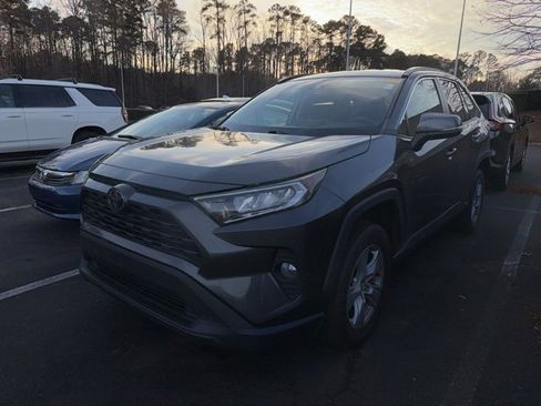Used 2021 Toyota RAV4 XLE image 1