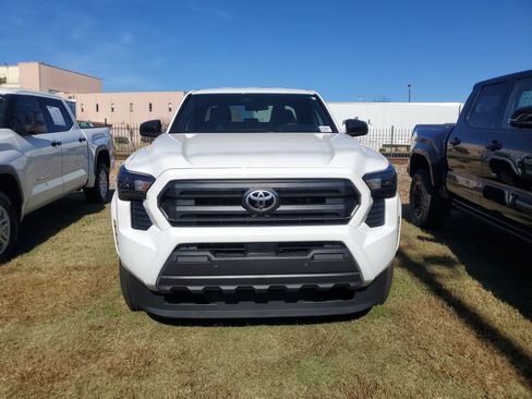 Used 2025 Toyota Tacoma SR image 2