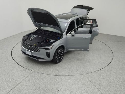 New 2026 Volvo XC90 B6 Plus w/ Protection Package Premier image 17