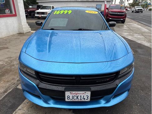 Used 2019 Dodge Charger SXT w/ Blacktop Package RWD image 4