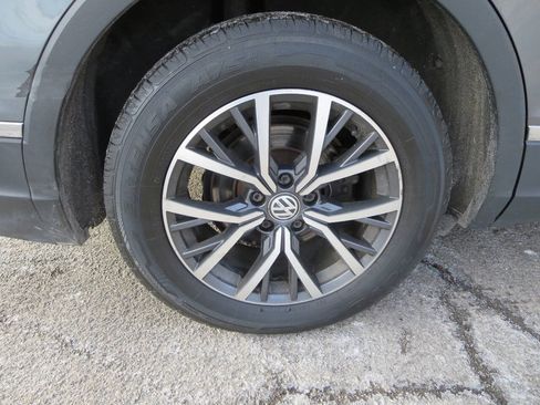Used 2020 Volkswagen Tiguan SE w/ Panoramic Sunroof Package AWD/4WD image 41