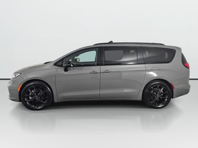 Used 2025 Chrysler Pacifica Limited