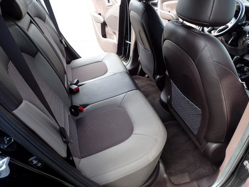 Used 2012 Hyundai Tucson GLS image 12