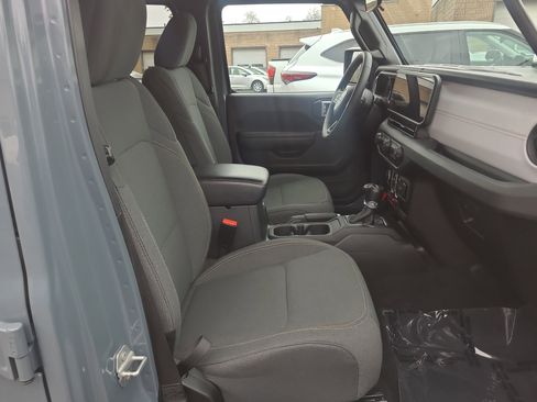 Used 2024 Jeep Wrangler Unlimited image 18