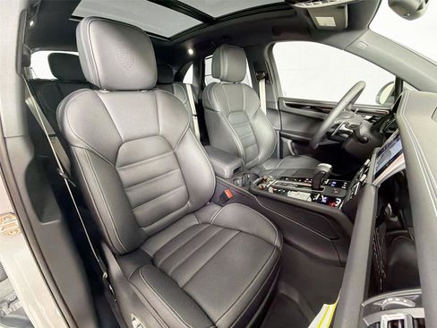 Used 2025 Porsche Macan S AWD/4WD image 28