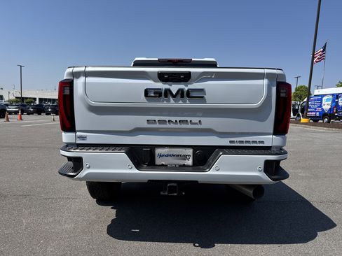Used 2026 GMC Sierra 2500 Denali Ultimate AWD/4WD image 9