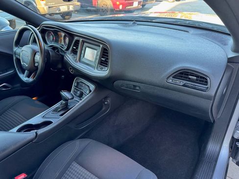 Used 2016 Dodge Challenger SXT image 18