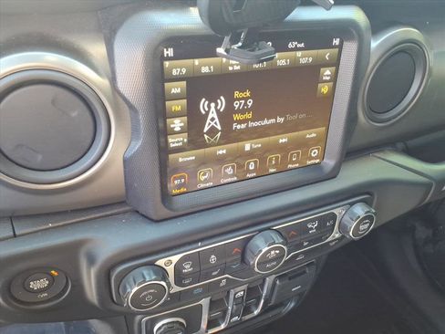 Used 2023 Jeep Wrangler Unlimited w/ Cold Weather Group AWD/4WD image 31