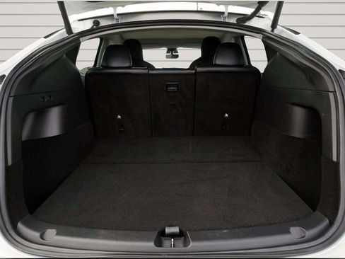 Used 2021 Tesla Model Y Long Range image 10