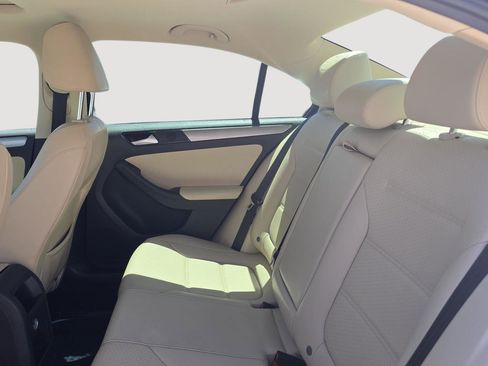 Used 2017 Volkswagen Jetta SE FWD image 5