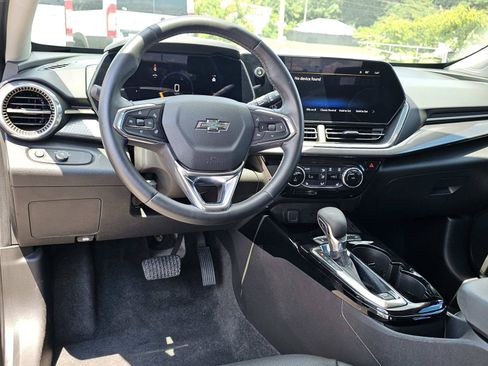 Used 2025 Chevrolet Trax ACTIV w/ Sunroof Package FWD image 34