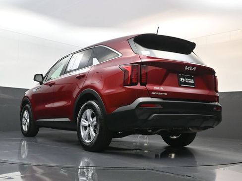 Used 2023 Kia Sorento LX FWD image 25