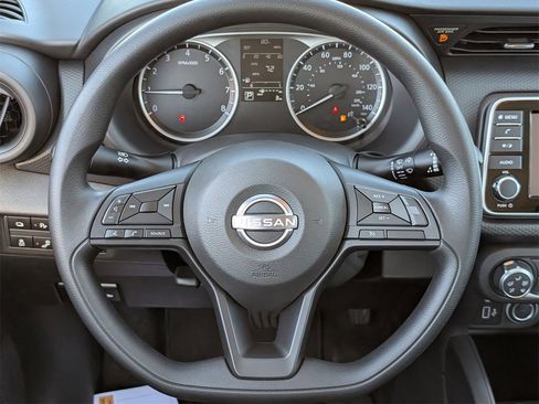 New 2025 Nissan Kicks Play S image 10