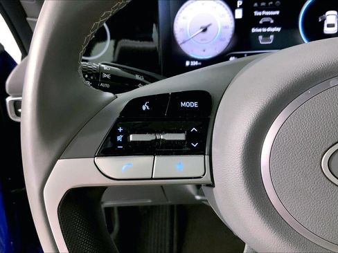 Used 2025 Hyundai Elantra SEL image 18