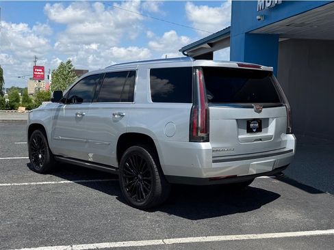 Used 2020 Cadillac Escalade Premium Luxury AWD/4WD image 8