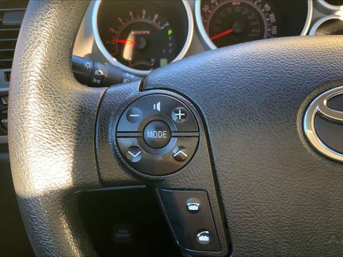 Used 2013 Toyota Tundra 4x4 CrewMax image 23