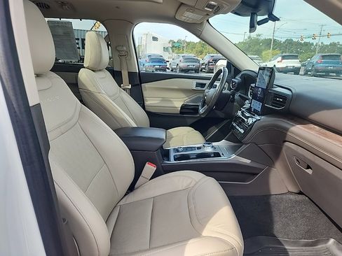 Used 2022 Ford Explorer Platinum w/ Technology Package image 35