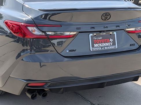 Used 2025 Toyota Camry SE w/ Convenience Package FWD image 8