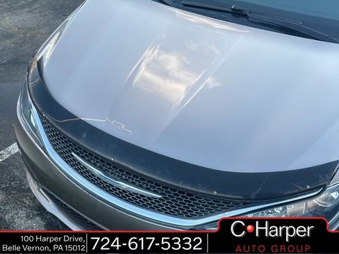 Used 2017 Chrysler Pacifica Touring-L image 1