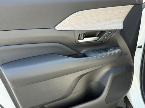 Certified 2025 Toyota Grand Highlander AWD Hybrid image 18