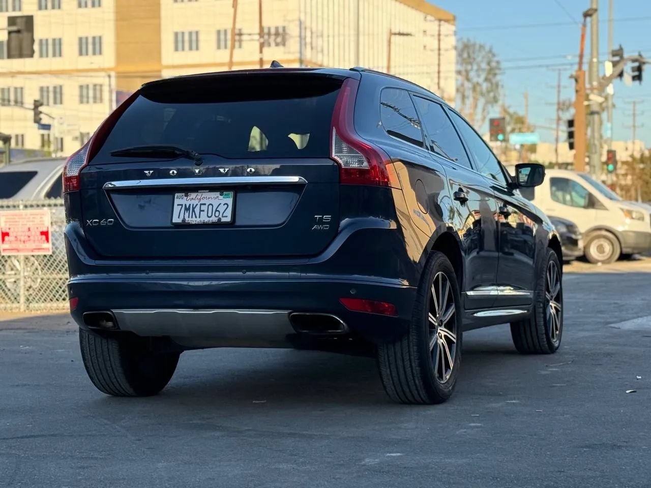 Used 2015 Volvo XC60 T5 AWD/4WD image 23