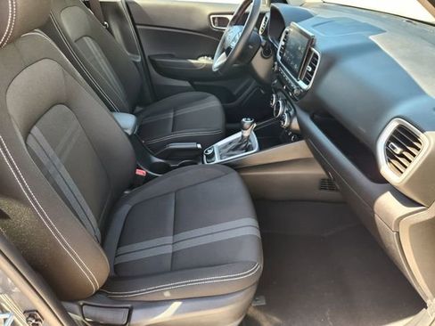 Used 2025 Hyundai Venue SEL image 14