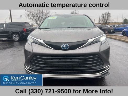 Used 2024 Toyota Sienna XLE image 19