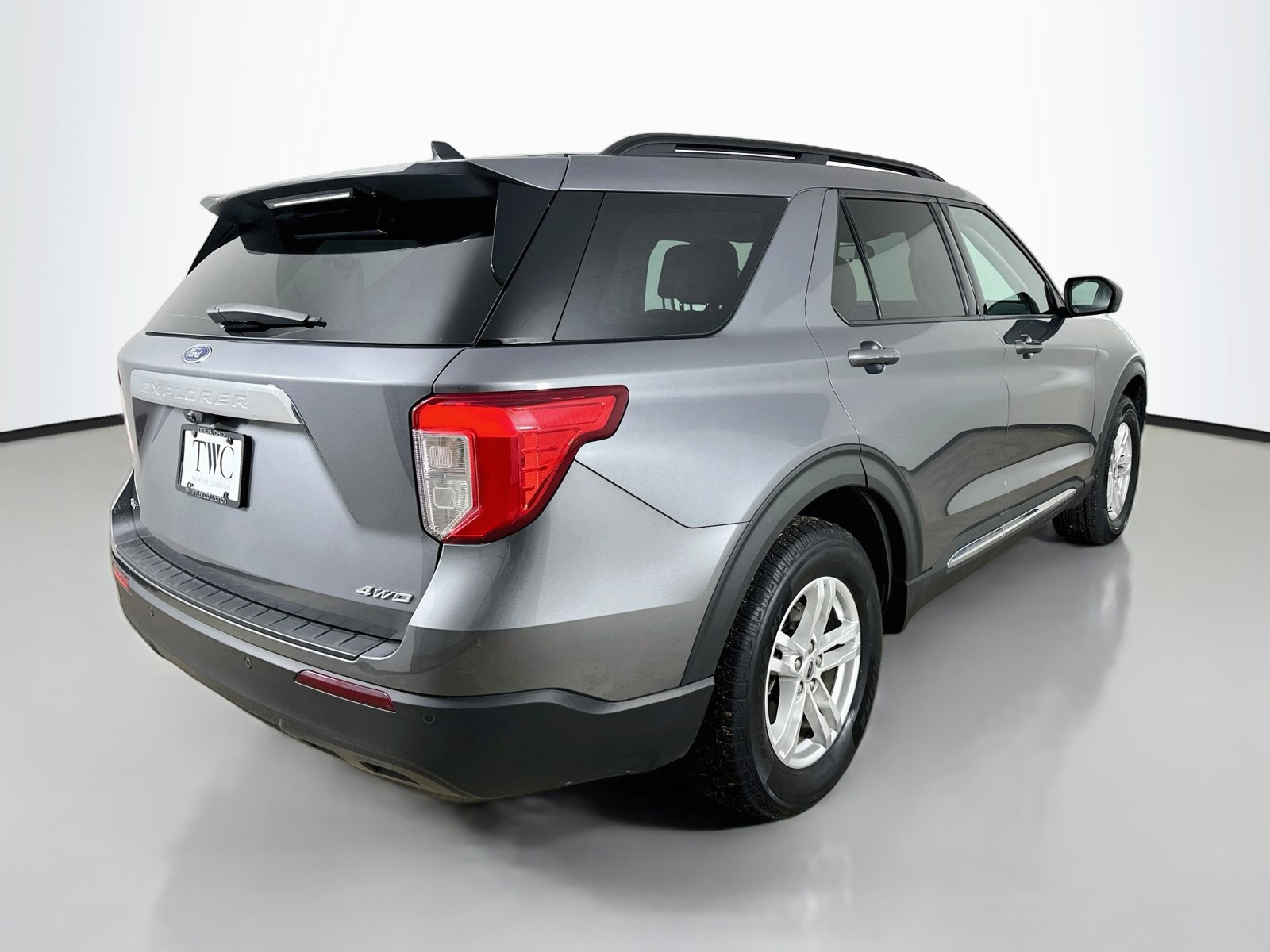 Used 2022 Ford Explorer XLT AWD/4WD image 5