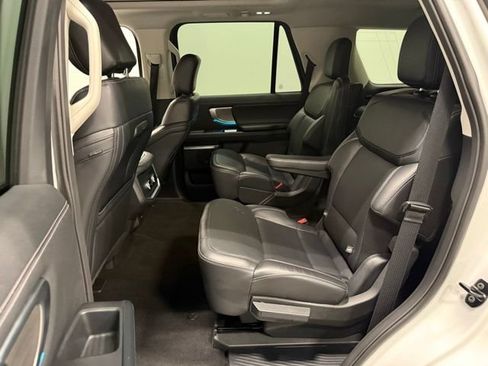 Used 2025 Ford Expedition Platinum AWD/4WD image 31