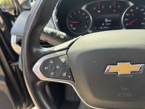 Used 2021 Chevrolet Traverse LT FWD image 25