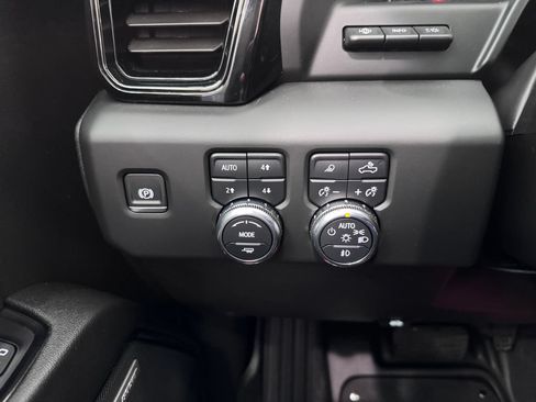 Certified 2024 GMC Sierra 1500 AT4 w/ Technology Package AWD/4WD image 26