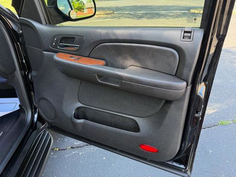 Used 2007 GMC Yukon XL SLT w/ SLT Preferred Equipment Group image 27