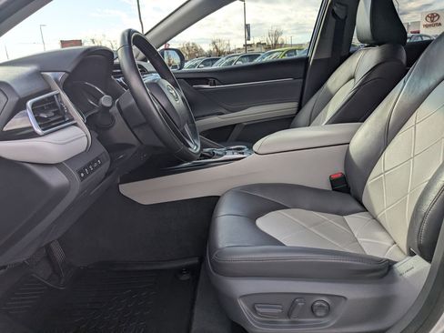 Used 2018 Toyota Camry XSE image 25