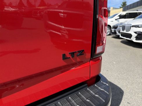 Used 2024 Chevrolet Silverado 2500 LTZ w/ LTZ Convenience Package AWD/4WD image 9