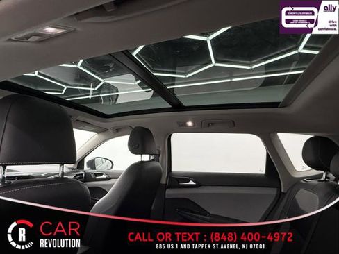 Used 2022 Volkswagen Taos SEL w/ Panoramic Sunroof Package image 43