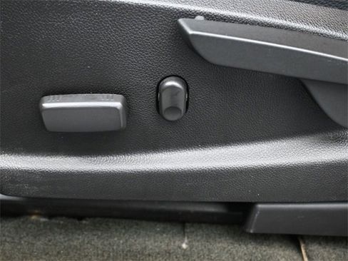 Used 2017 Chevrolet Colorado Z71 image 33