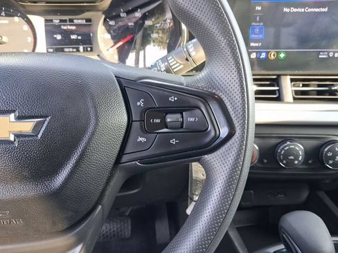 Used 2024 Chevrolet Trax LS w/ LS Convenience Package FWD image 18