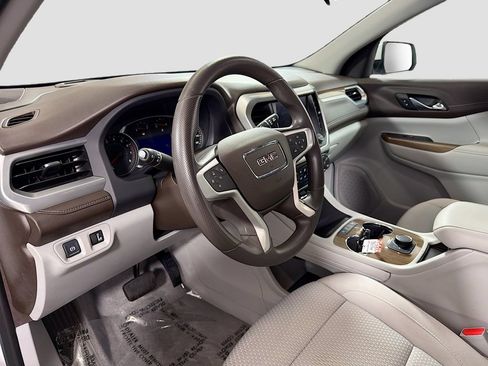 Used 2022 GMC Acadia SLE FWD image 11