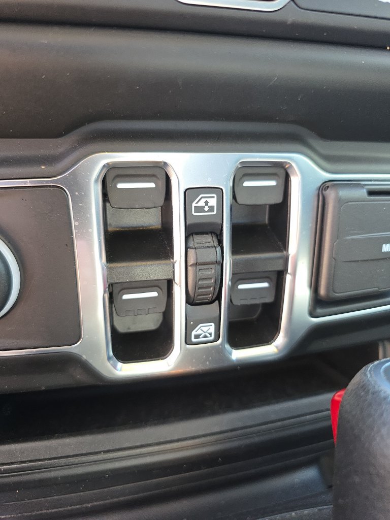 Used 2022 Jeep Gladiator Sport AWD/4WD image 21