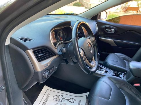 Used 2018 Jeep Cherokee Limited FWD image 35