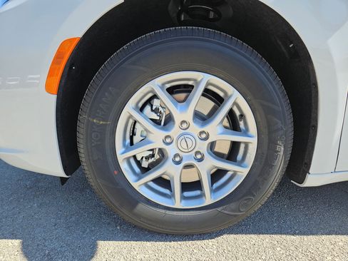 New 2026 Chrysler Pacifica Select image 20