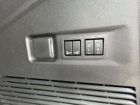 New 2026 Chevrolet Suburban Premier AWD/4WD image 17